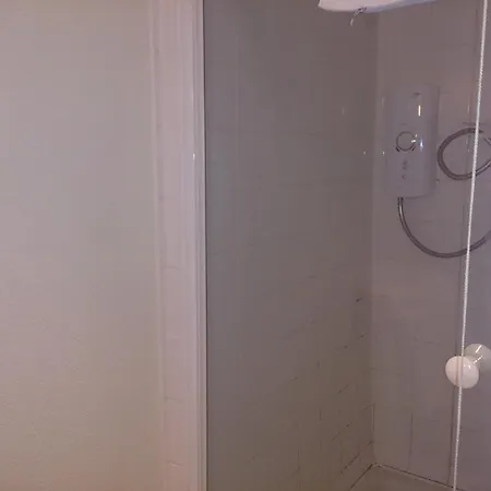 Hotel Oyo Rose & Crown