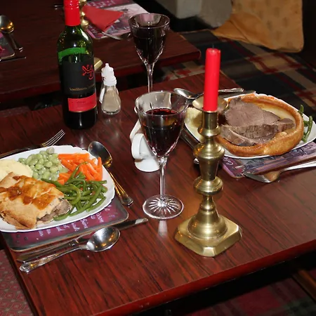 Oyo Rose & Crown Hotel 2*