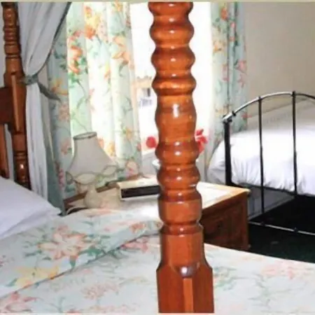 Oyo Rose & Crown Bainbridge