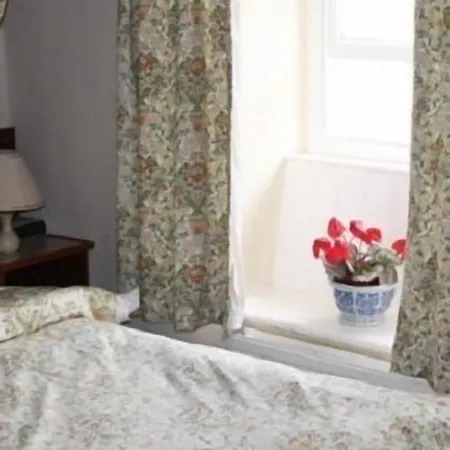 Oyo Rose & Crown Hotel 2*