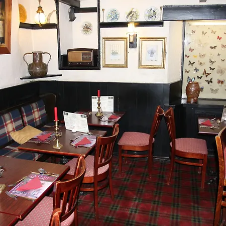 Oyo Rose & Crown Hotel