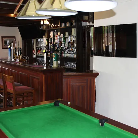 Hotel Oyo Rose & Crown 2*