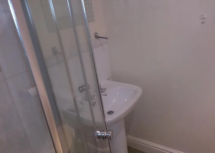 Hotel Oyo Rose & Crown Hotel