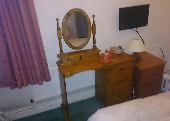 Oyo Rose & Crown Hotel