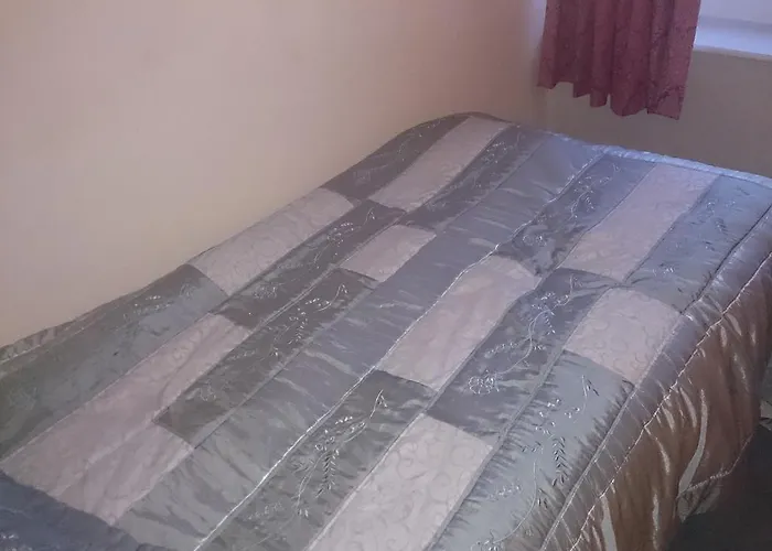 Hotel Oyo Rose & Crown Hotel 2*