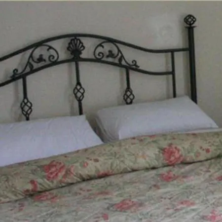 Hotel Oyo Rose & Crown 2*