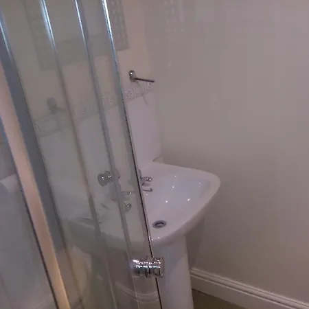 Hotel Oyo Rose & Crown Hotel