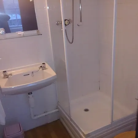 Hotel Oyo Rose & Crown Hotel