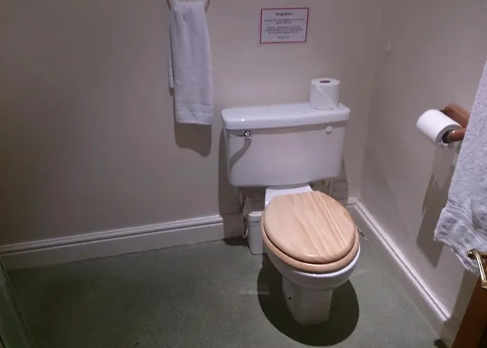 Oyo Rose & Crown Bainbridge